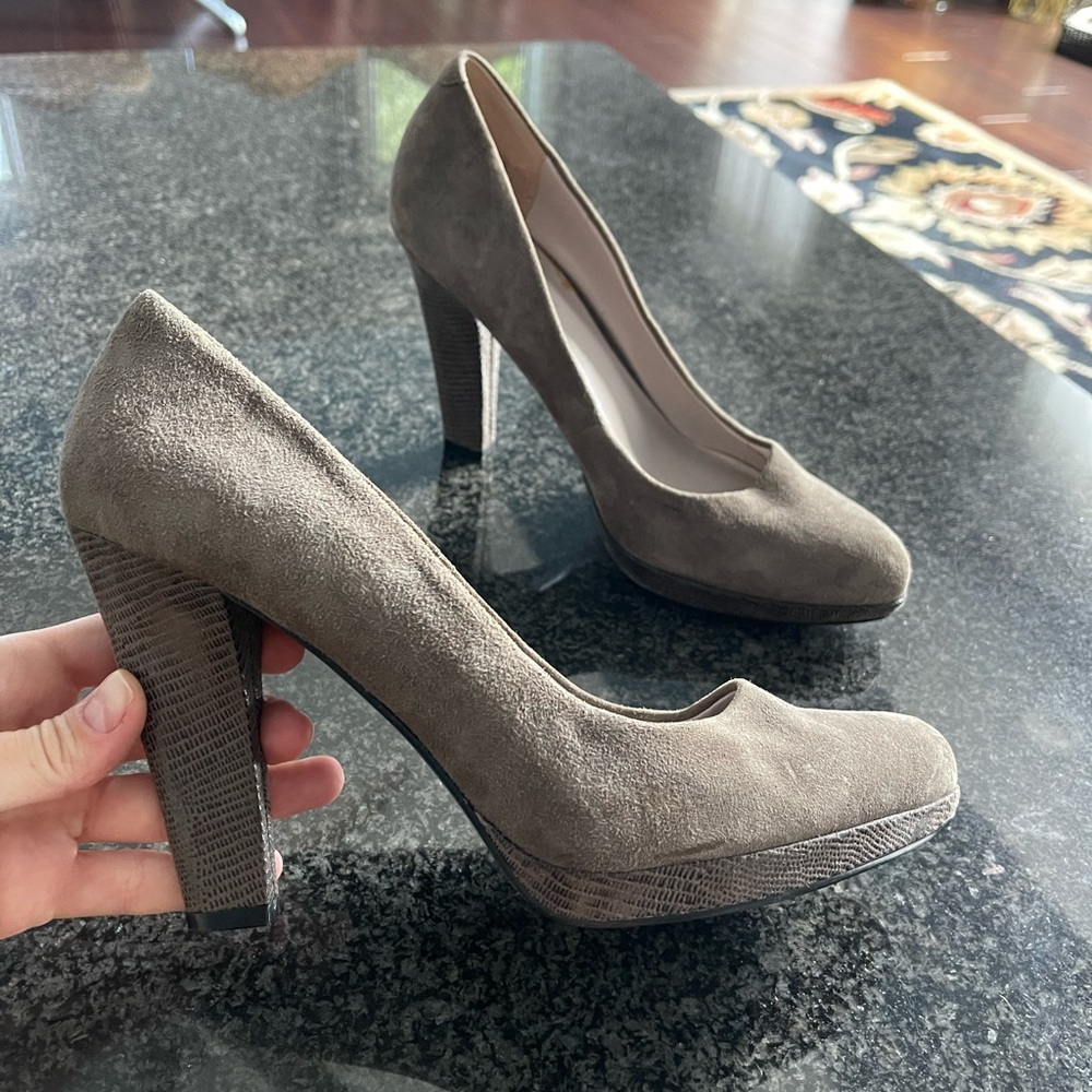 Nine West grey heels round toe